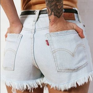 Levi's worn relaxed-fit, high-rise frayd